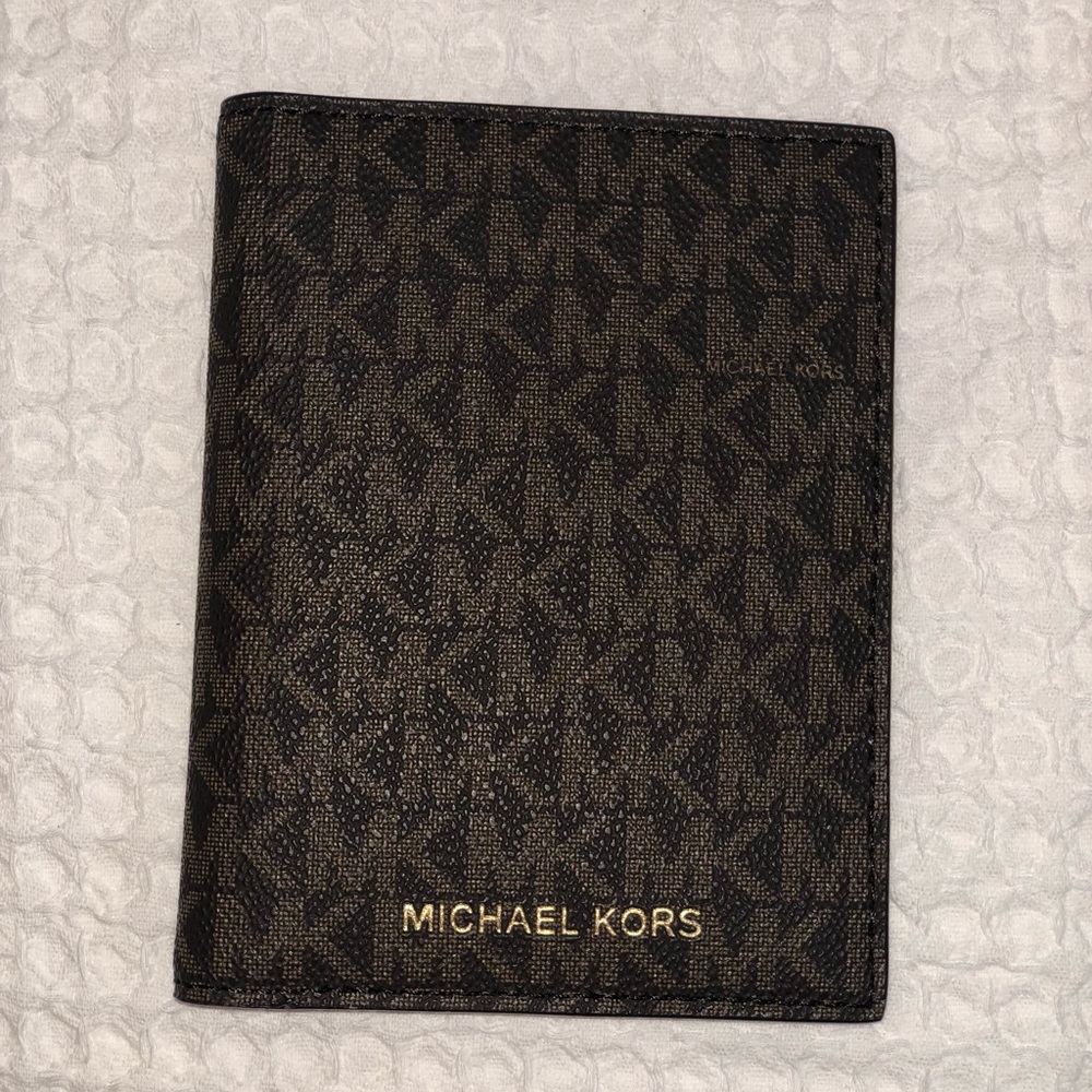 Michael Kors Passport Wallet *new*